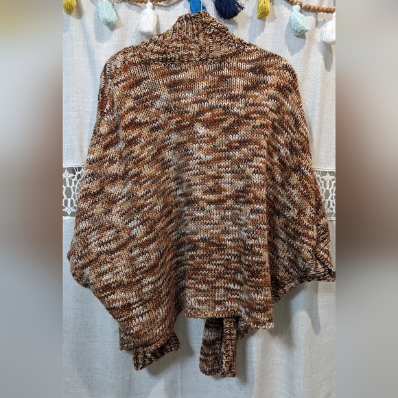 Universal Thread OSFM Open Shawl - Picture 2 of 3